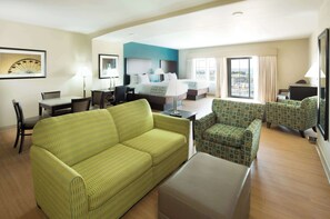 Premium bedding, in-room safe, desk, iron/ironing board - La Quinta Inn & Suites by Wyndham Ocean City (Ocean City)