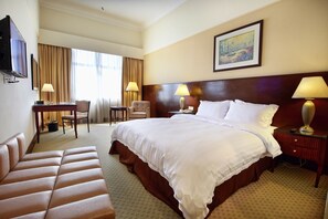 华丽客房, 1 张特大床, 无烟房, 城市景观 | 迷你吧、客房内保险箱、办公桌、笔记本电脑工作区