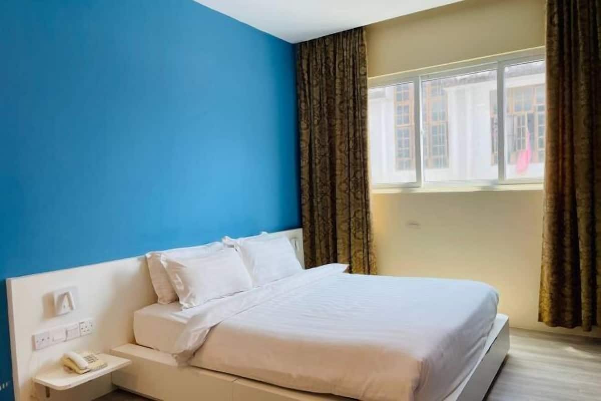 In-room safe, cribs/infant beds, rollaway beds, free WiFi