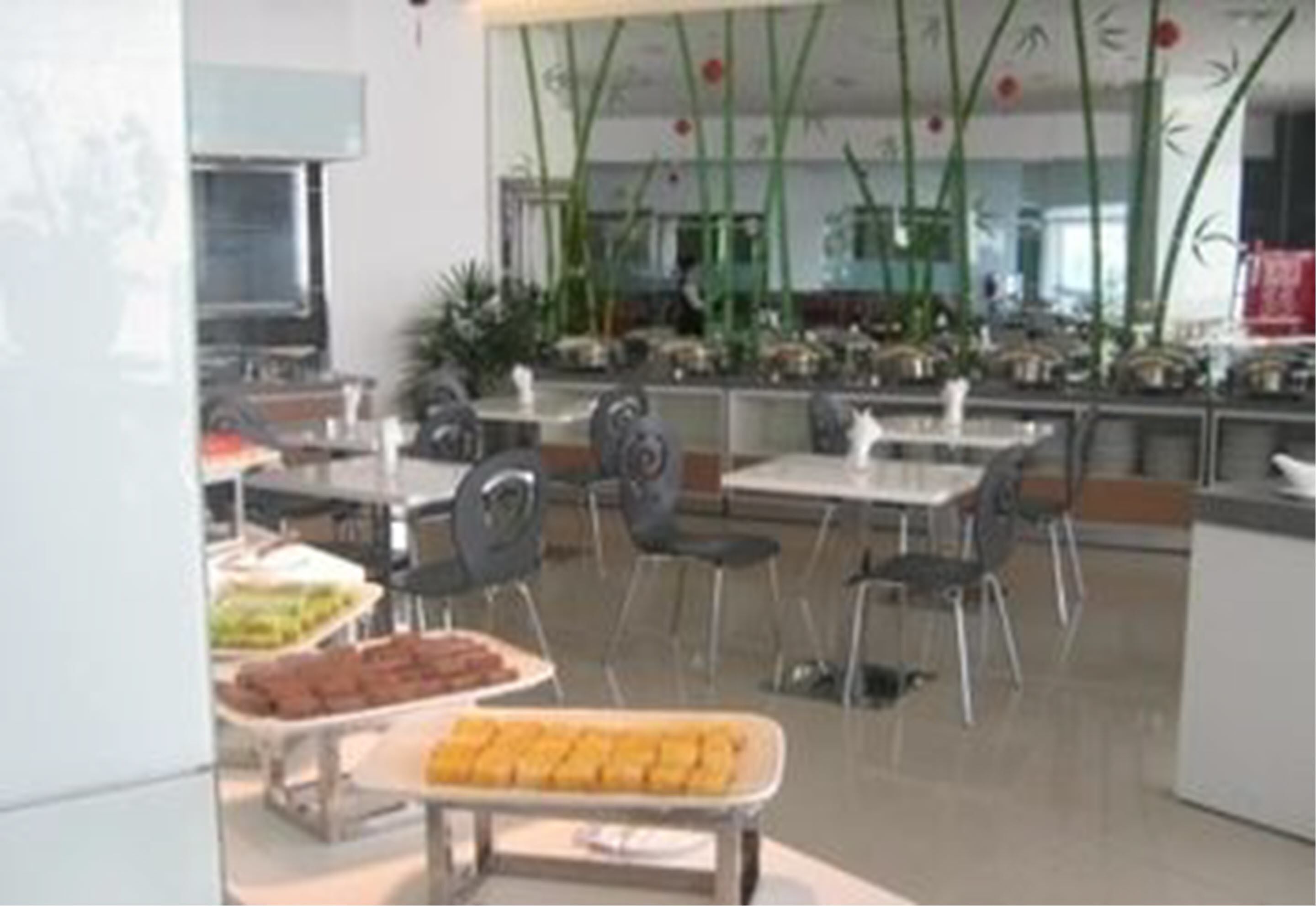 Free buffet breakfast 