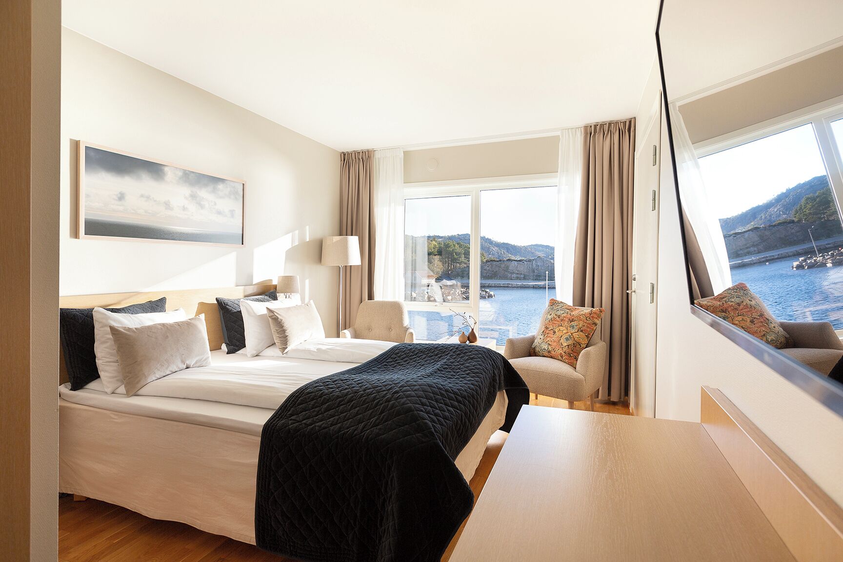 Double Room, Ocean View | Premium bedding, pillowtop beds, laptop workspace, blackout drapes