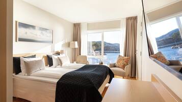 Double Room, Ocean View | Premium bedding, pillowtop beds, laptop workspace, blackout drapes