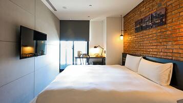 Classic Double Room | Desk, laptop workspace, free WiFi, bed sheets