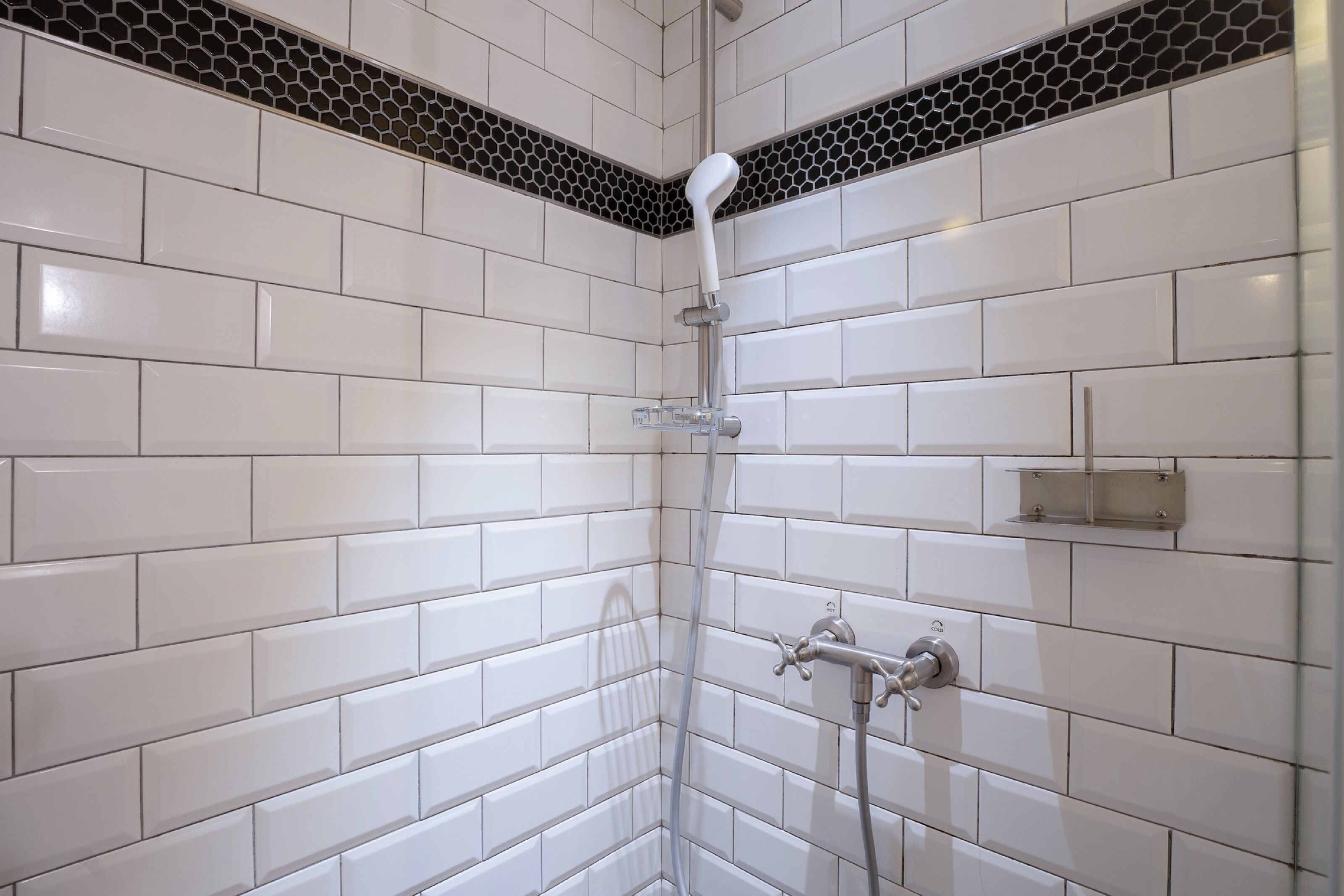 classic twin room | bathroom shower