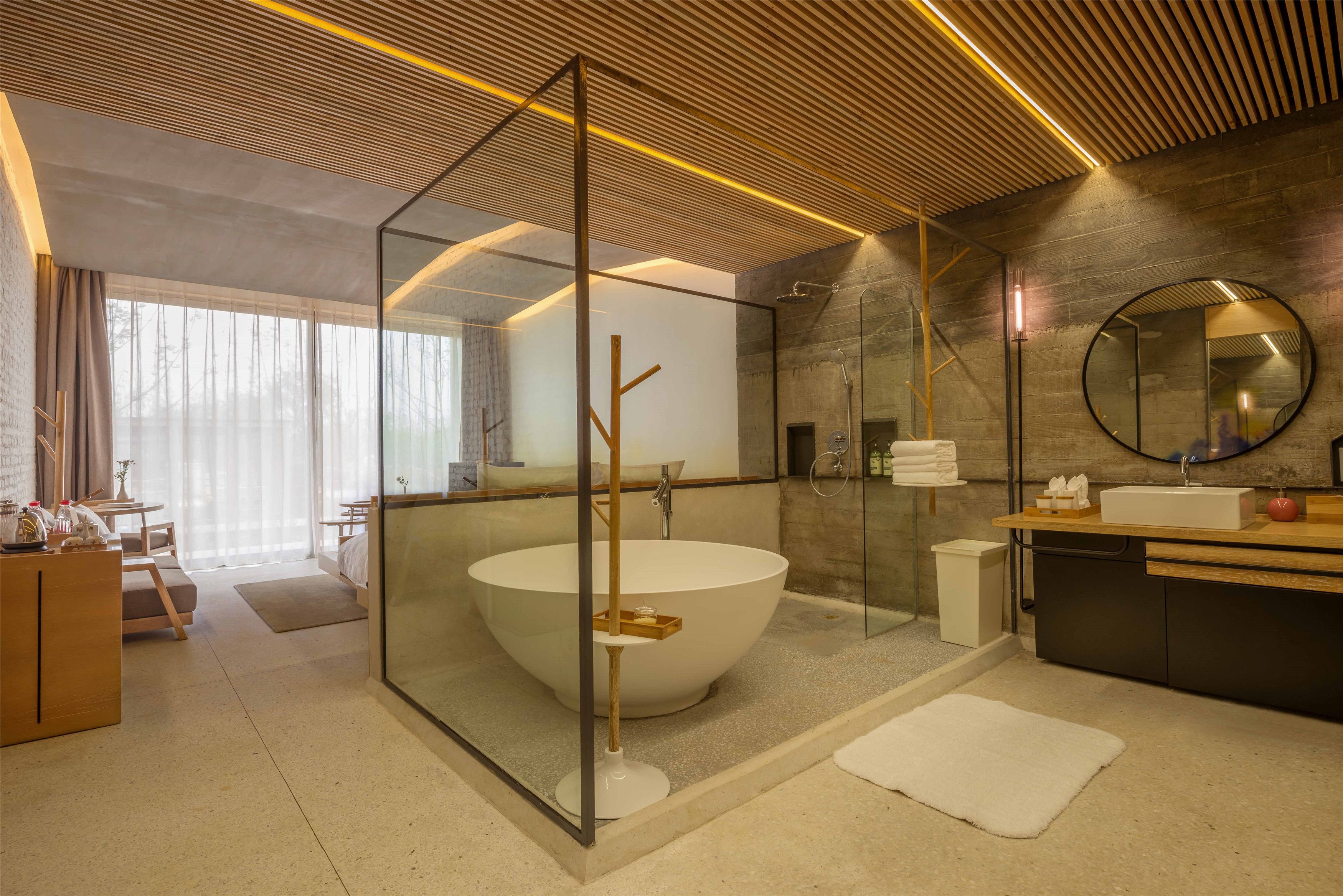Garden View Deluxe Room | Deep soaking bathtub