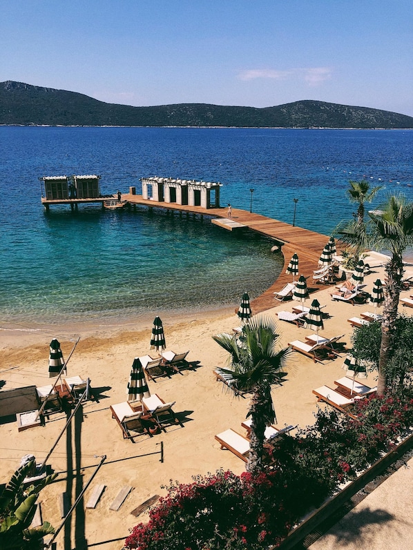 Spiaggia privata, navetta gratuita per la spiaggia, cabine (a pagamento)