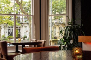 Se sirven desayunos y cenas, cocina británica