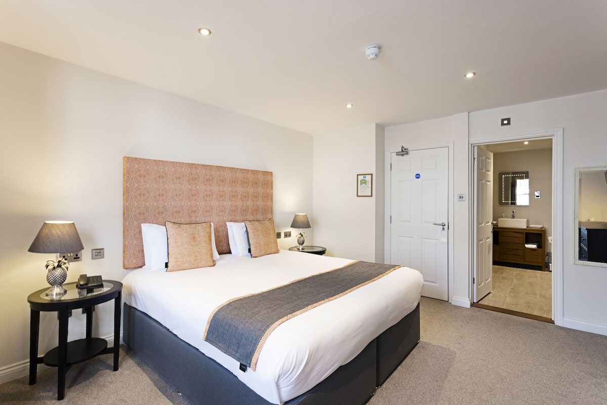 Superior Ground | 1 bedroom, desk, iron/ironing board, free WiFi