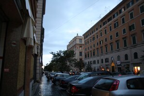 Front of property - Rooms for you (Rome)