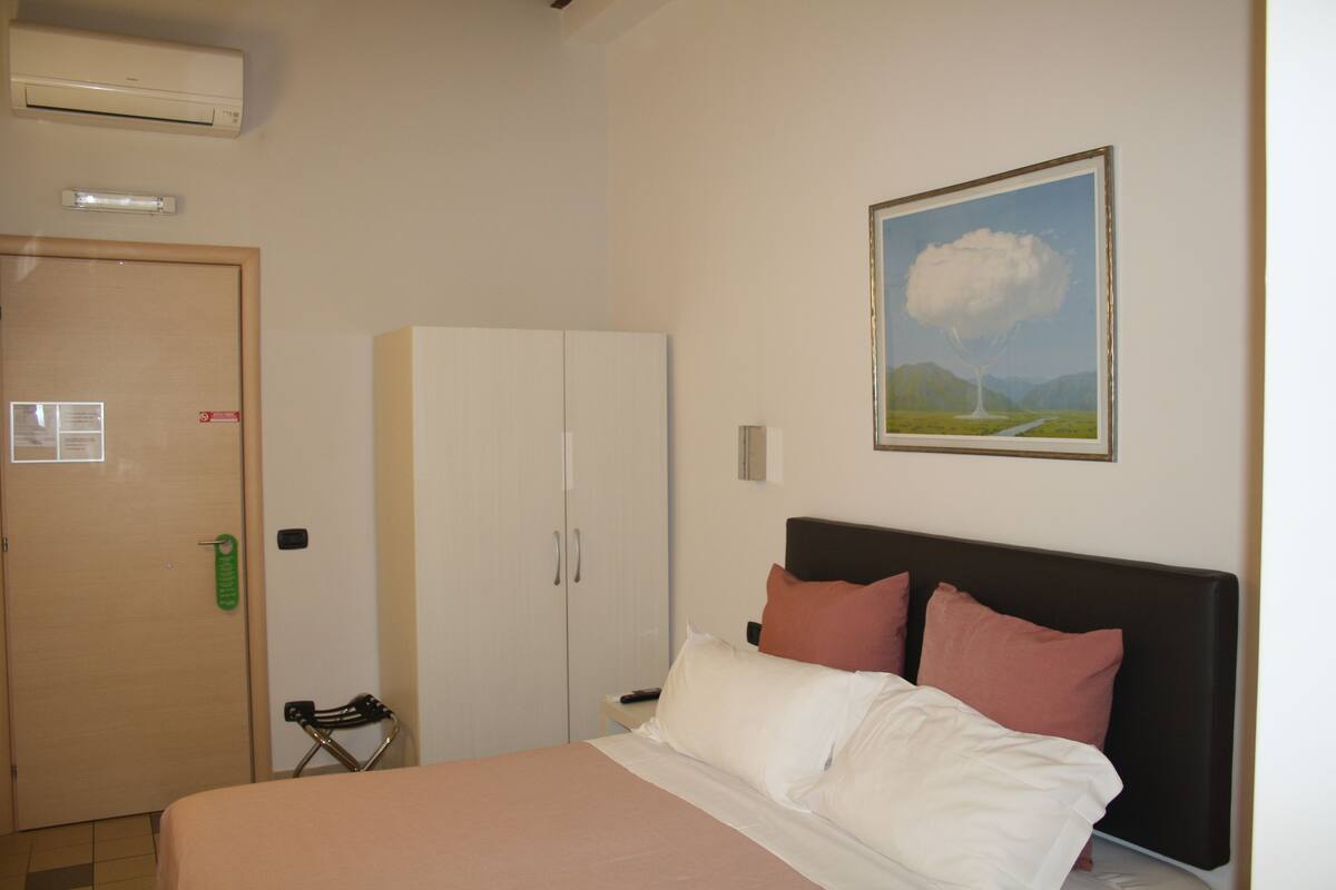 Double Room, 1 Double Bed