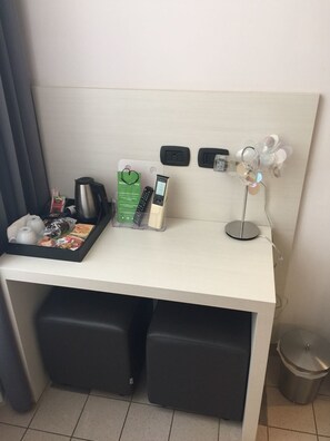 Double Room, 1 Double Bed | Coffee and/or coffee maker