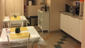 Food court - Rooms for you (Rome)