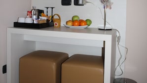 Double Room, 1 Double Bed | In-room safe, desk, soundproofing, cribs (free) - Rooms for you (Rome)