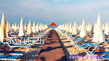 Cabana's (toeslag), ligstoelen aan het strand, parasols