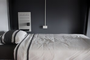 Free WiFi, bed sheets