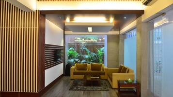 Coin salon dans le hall