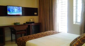 Executive Single Room, 1 Queen Bed | Frette Italian sheets, hypo-allergenic bedding, down duvets - Hotel La Villa Western (Dhaka)