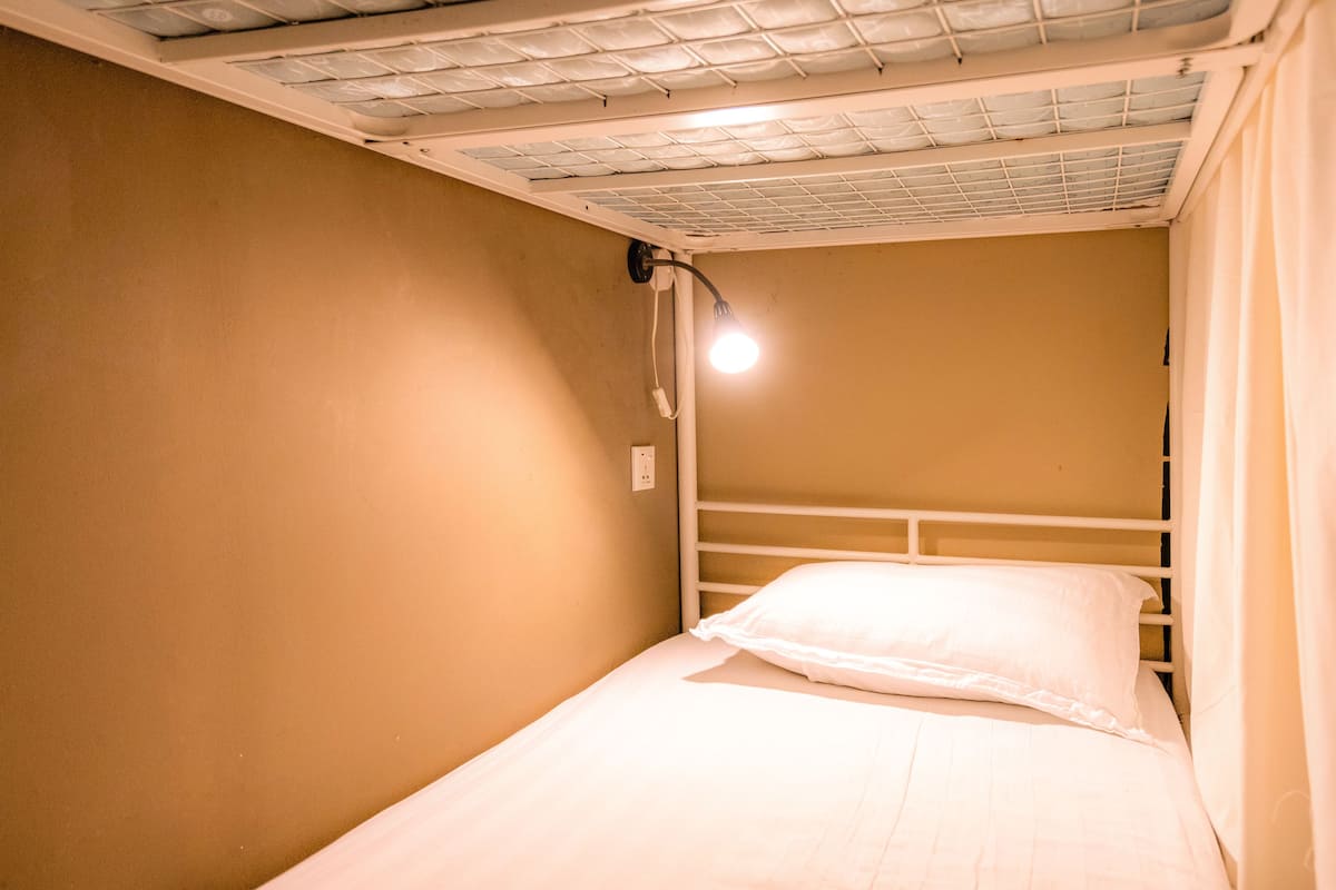 Free WiFi, bed sheets