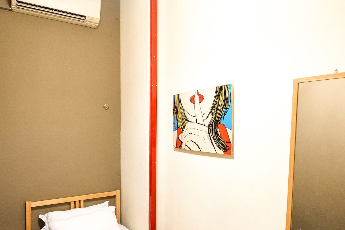 Free WiFi, bed sheets