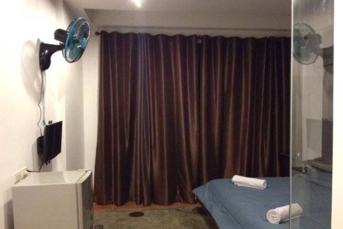 Standard Fan Room | Free minibar items, individually furnished, desk, free cots/infant beds