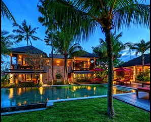 A resort with a swimming pool, multiple guest rooms, and a well-maintained garden. - Villa Sabandari (Ubud)