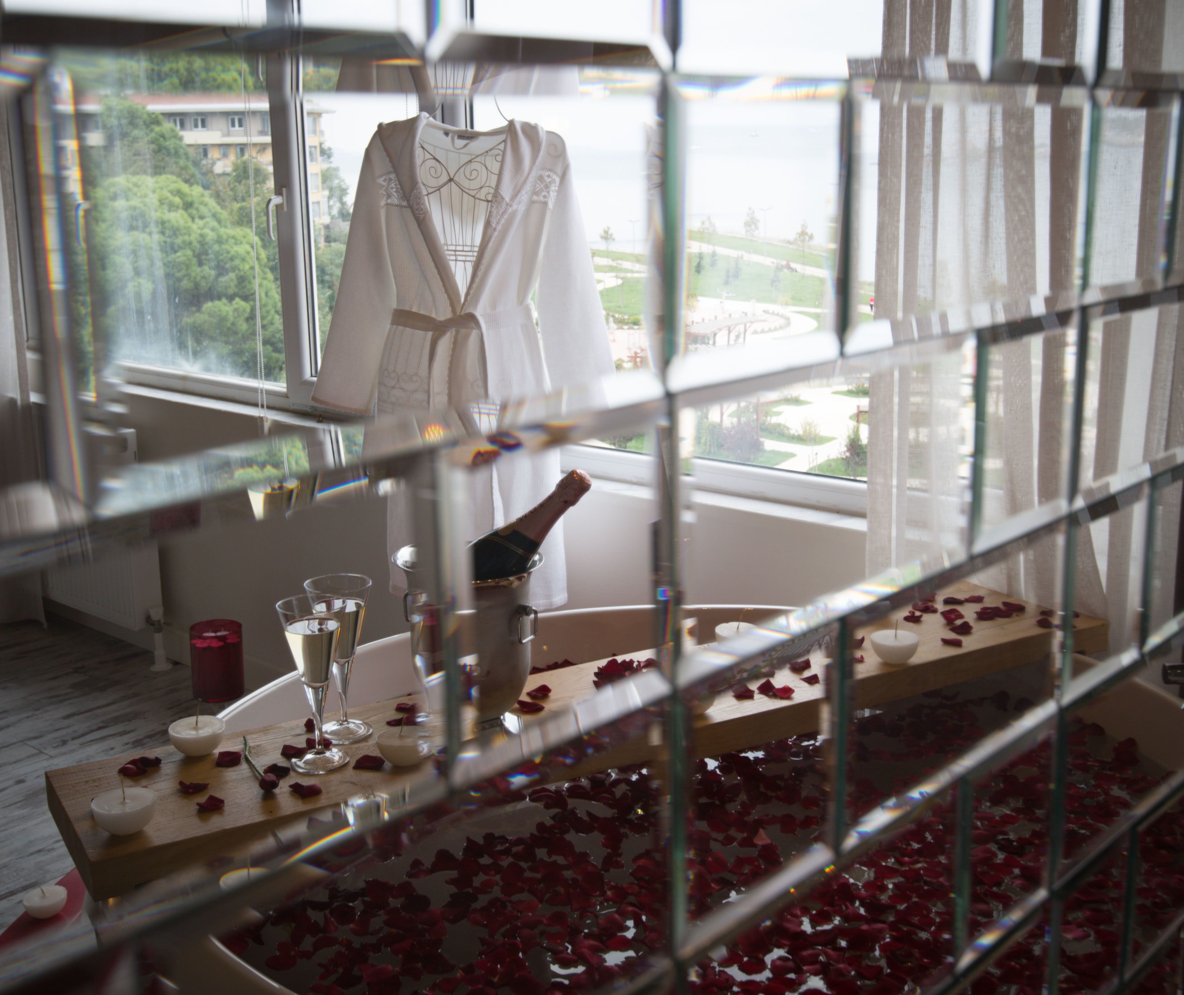 Deep soaking bathtub