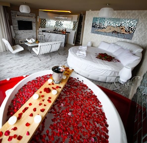 Romantic Suite, Jetted Tub, Sea View