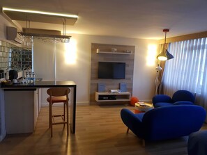 City Suite, City View | Premium bedding, Tempur-Pedic beds, minibar, in-room safe - Melek Hotels Moda (Istanbul)