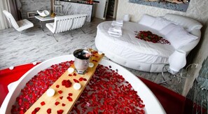 Romantic Suite, Jetted Tub, Sea View