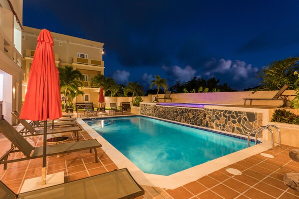 Außenpool, Liegestühle