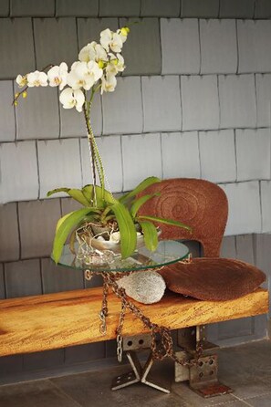 Interior detail - The Grey Boutique Inn (Legian)