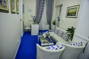 Lobby sitting area - Kambal B&B (Rome)