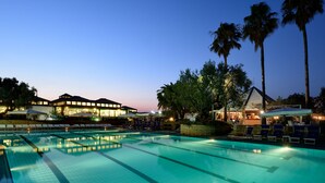 Outdoor pool, pool umbrellas, pool loungers - Valtur Capo Rizzuto (Isola di Capo Rizzuto)