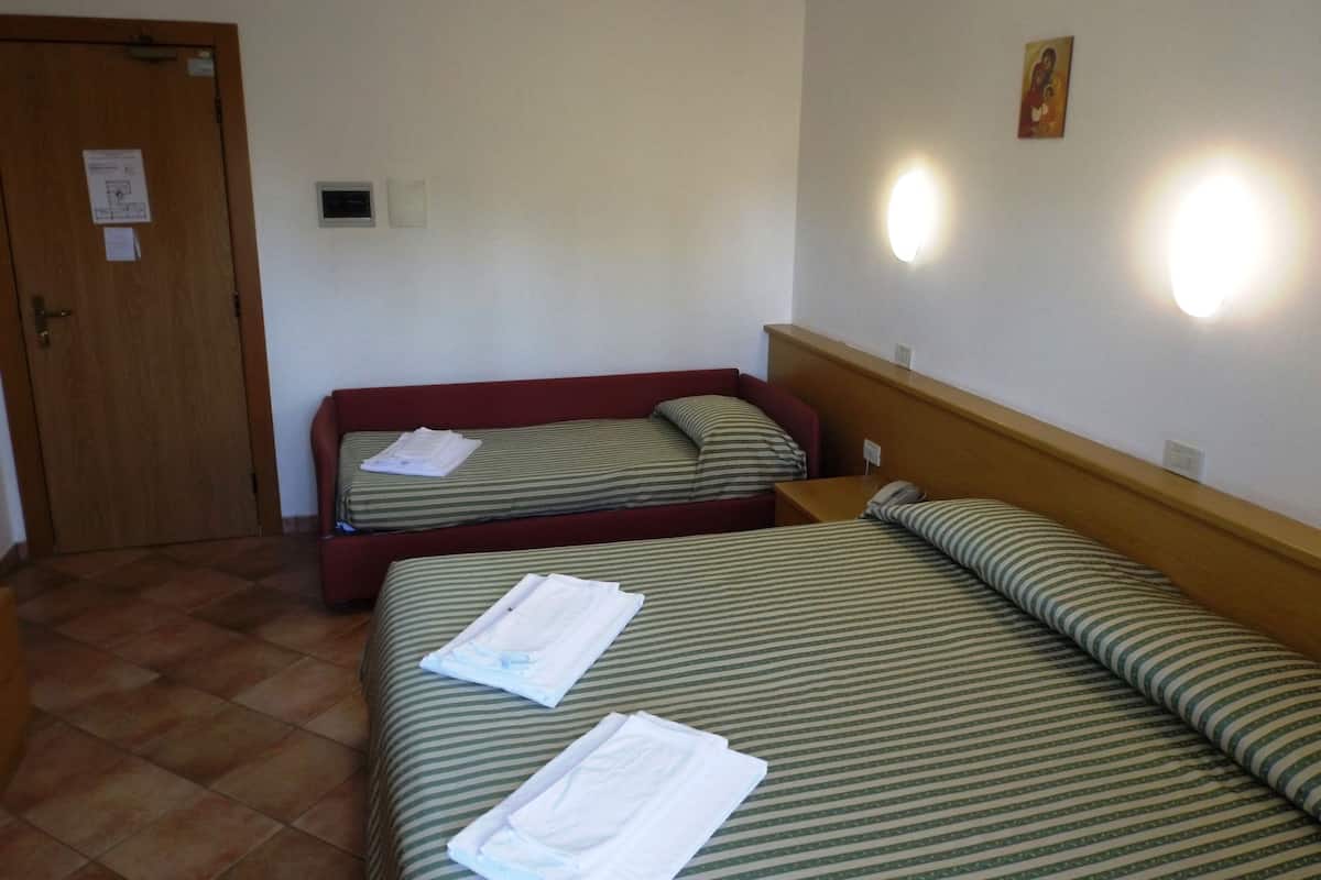 Chambre Triple Supérieure | Bureau, Wi-Fi gratuit, draps fournis