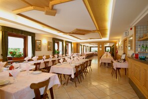Breakfast, lunch and dinner served - Casa Santa Maria (Folgaria)