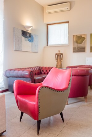 Lobby sitting area - Hotel Mon Repos (Sirmione)