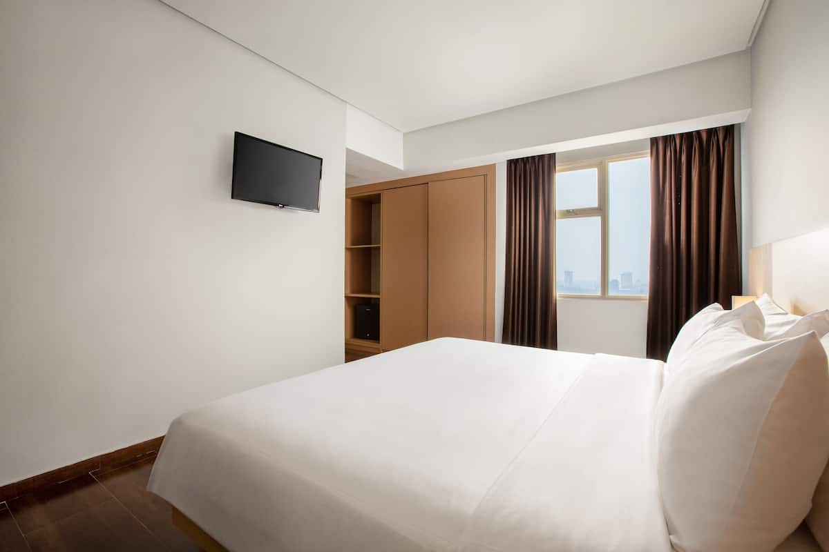 Executive suite, 1 kingsize bed | Een kluis op de kamer, gratis wifi, beddengoed