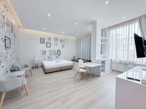 Deluxe kamer | Een gratis minibar, een kluis op de kamer, individueel gedecoreerd