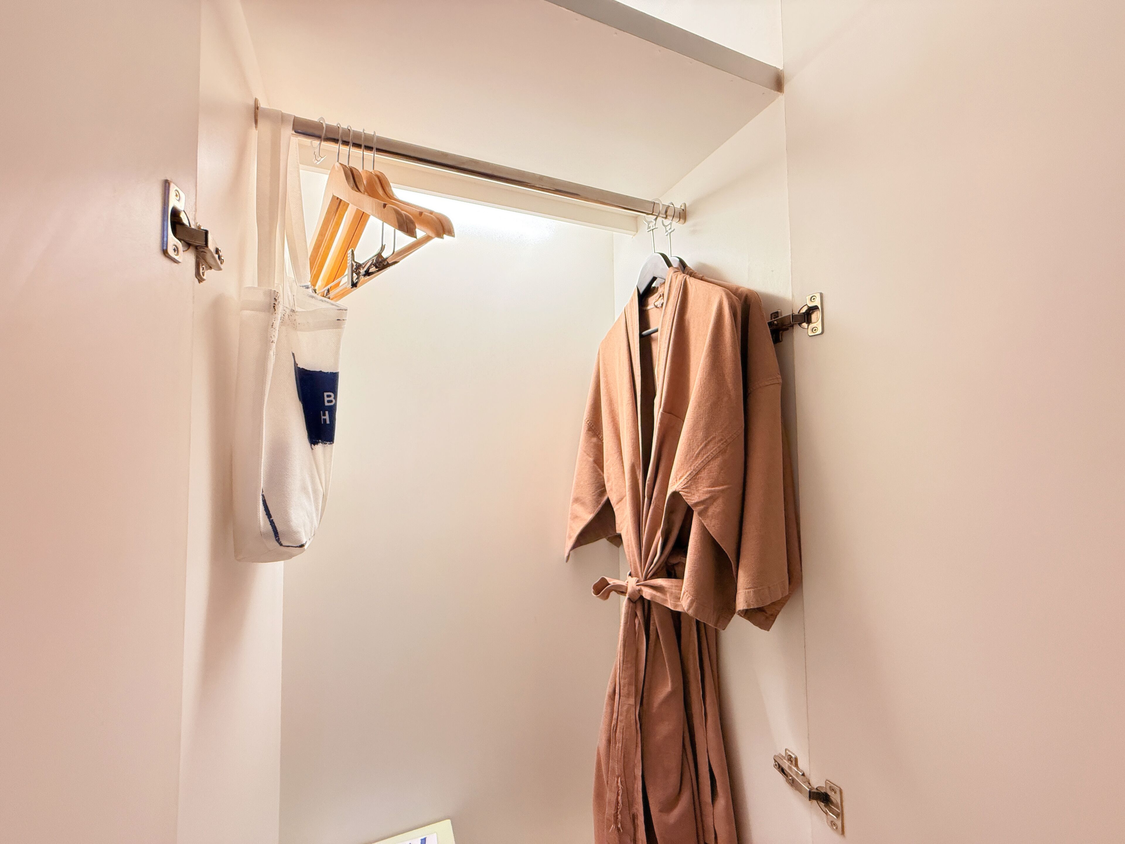 deluxe twin room | wardrobe