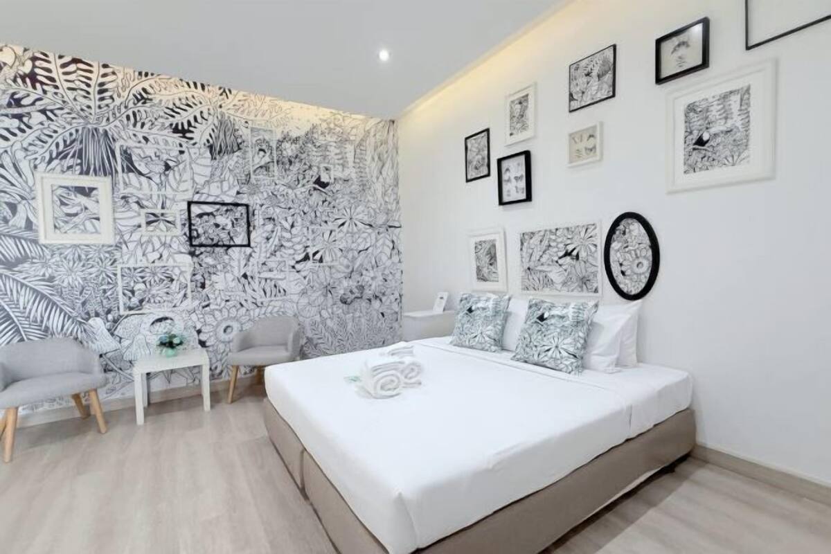 Minibar con snack e bevande gratuite, una cassaforte in camera