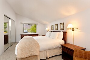 Room (700 Mon 3B Econ)