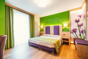 Double Room Natura Nord | Una cassaforte in camera, una scrivania, postazione laptop