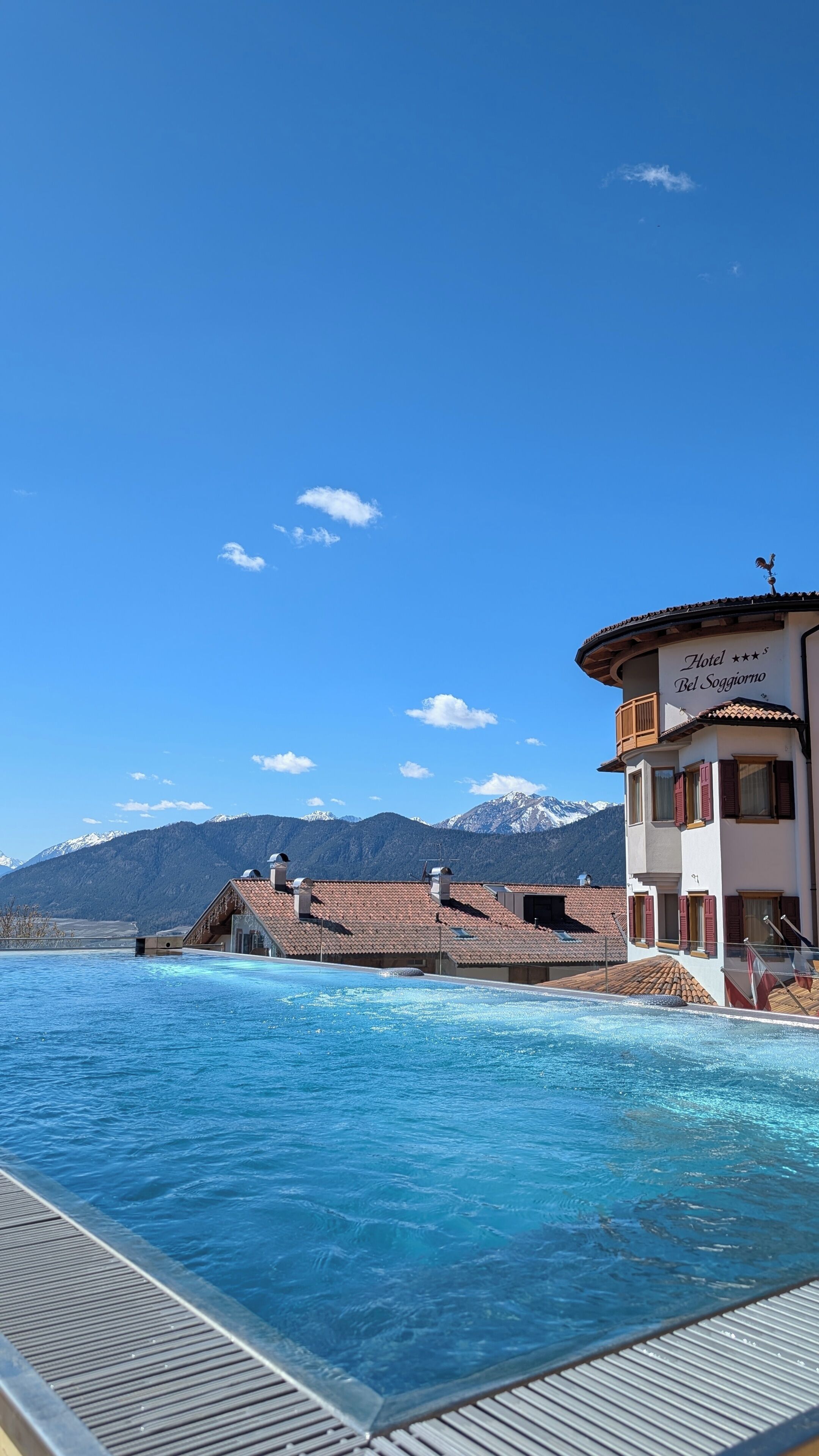 Indoor pool, pool loungers