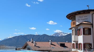 Indoor pool, pool loungers