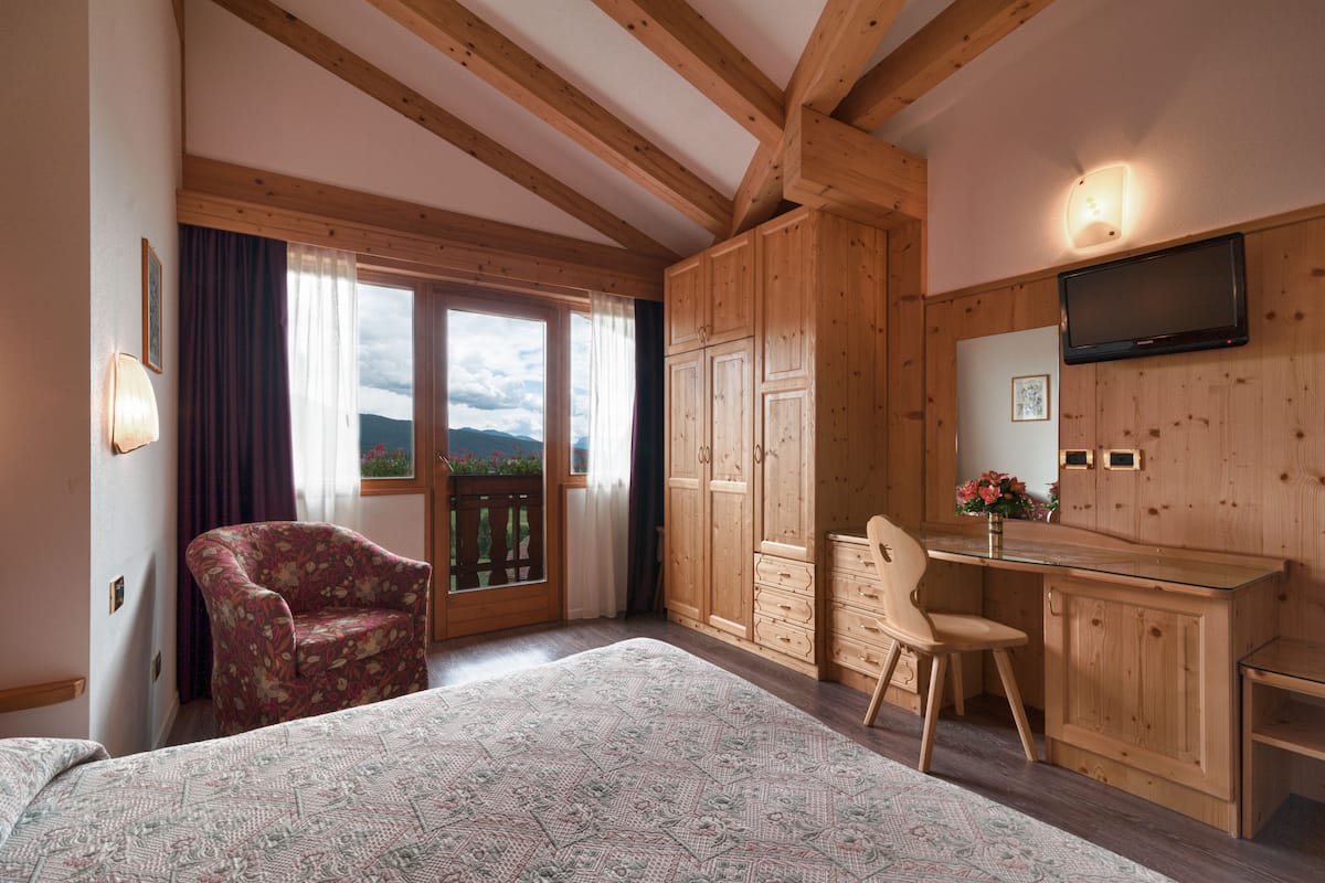 1 bedroom, in-room safe, desk, laptop workspace