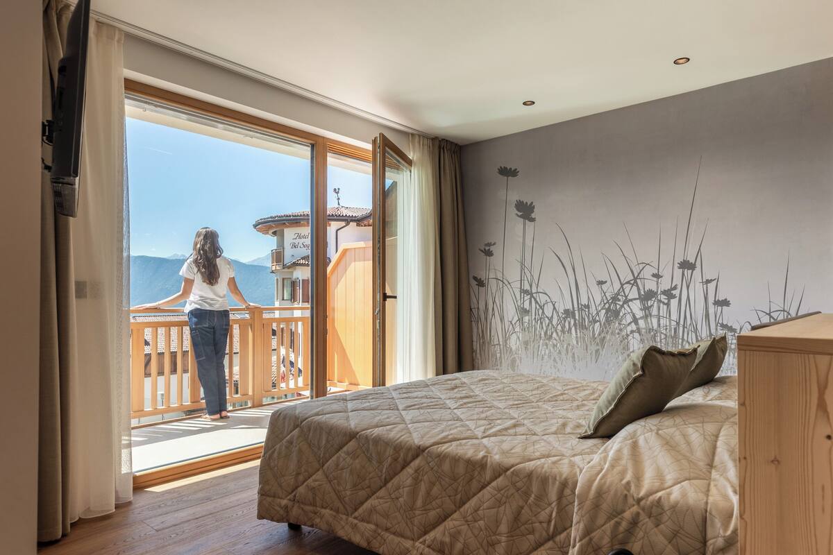 Chambre Deluxe, vue montagne | Literie hypoallergénique, coffres-forts dans les chambres, bureau