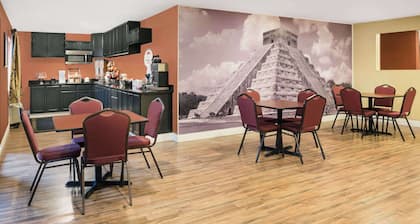 Hotel 7 Inn Anna