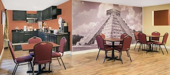 Hotel 7 Inn Anna