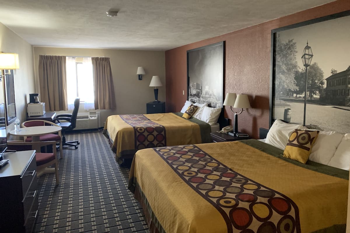 Decoración personalizada, muebles diferentes, escritorio y wifi gratis