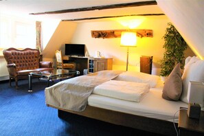 Individually furnished, desk, free WiFi, bed sheets - Hotel Ritter St. Georg (Braunschweig)